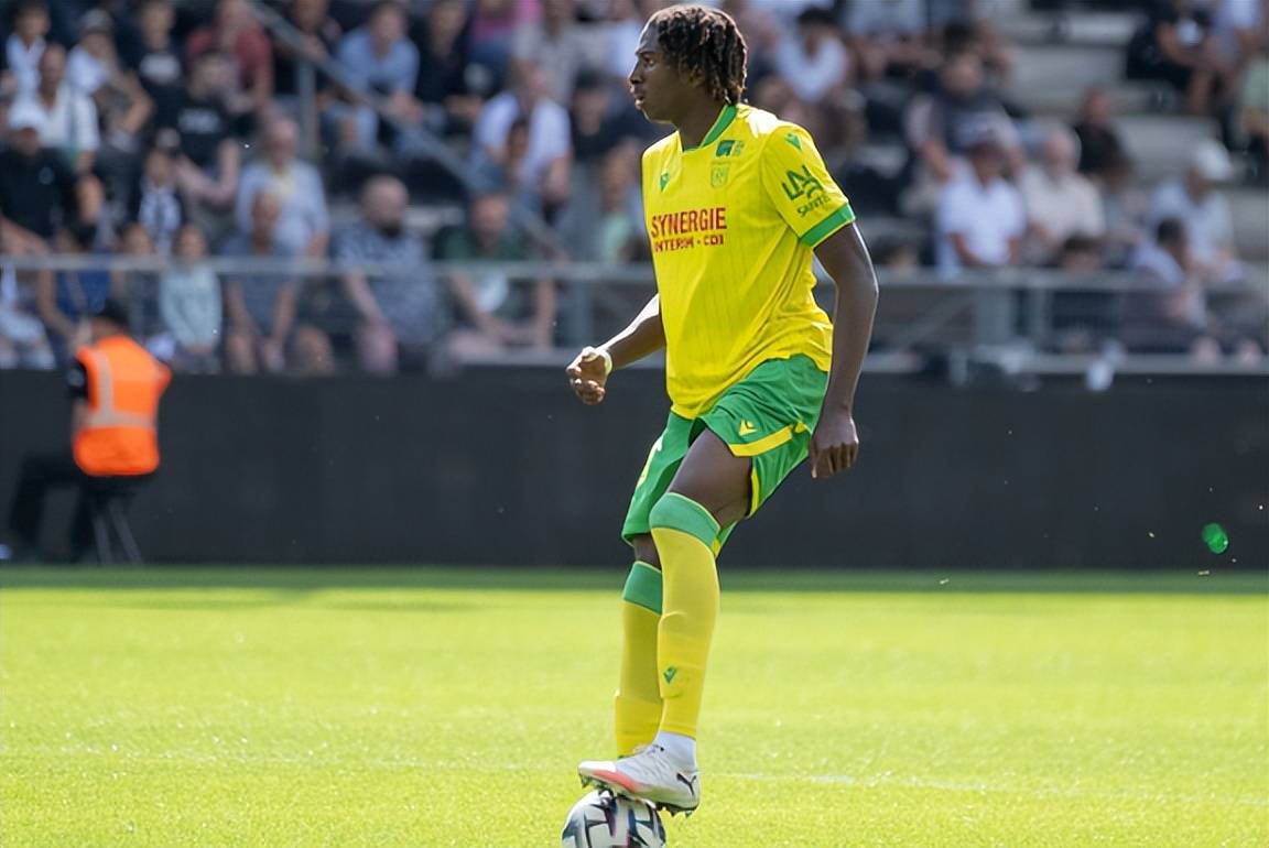 17岁法甲天才中卫横空出世,巴萨对他情有独钟,6大豪强展开疯抢