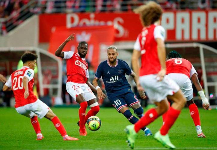 法甲榜首大战：南特VS朗斯，保级队阻击领头羊能否成功？